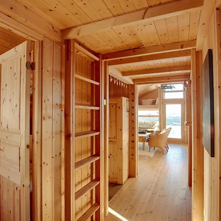 Relaxing Mountain With Panoramic Views Ferienhaus